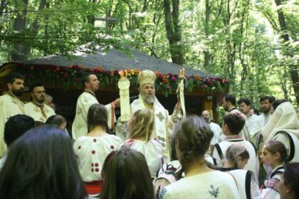 Sărbătoarea Preasfintei Treimi în pădurea Buciumenilor – fotografia 40