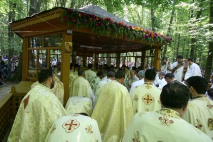 Sărbătoarea Preasfintei Treimi în pădurea Buciumenilor – fotografia 42