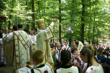Sărbătoarea Preasfintei Treimi în pădurea Buciumenilor – fotografia 44
