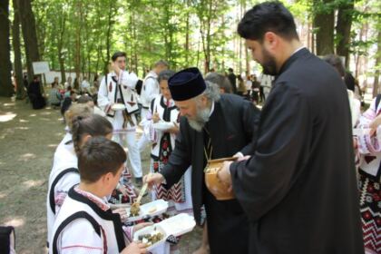 Sărbătoarea Preasfintei Treimi în pădurea Buciumenilor – fotografia 55