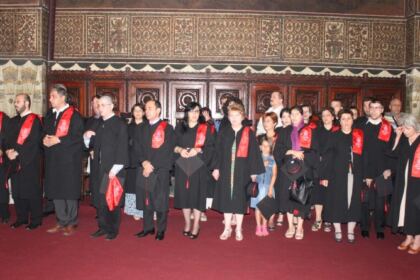Cursul festiv al studenţilor şi masteranzilor teologi de la Departamentul Teologic al Facultăţii de Istorie, Filozofie şi Teologie din Galaţi – fotografia 1