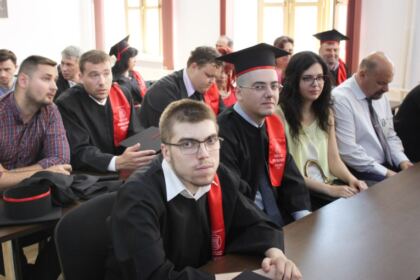 Cursul festiv al studenţilor şi masteranzilor teologi de la Departamentul Teologic al Facultăţii de Istorie, Filozofie şi Teologie din Galaţi – fotografia 11