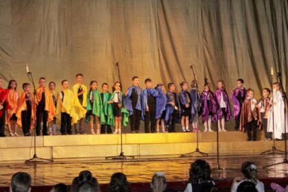 Premierea olimpicilor gălăţeni şi serbarea-spectacol „Sărbătorim performanţa“ în Arhiepiscopia Dunării de Jos – fotografia 4