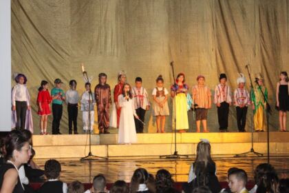 Premierea olimpicilor gălăţeni şi serbarea-spectacol „Sărbătorim performanţa“ în Arhiepiscopia Dunării de Jos – fotografia 5