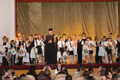 Premierea olimpicilor gălăţeni şi serbarea-spectacol „Sărbătorim performanţa“ în Arhiepiscopia Dunării de Jos – fotografia 13