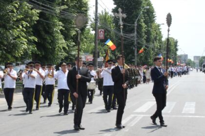 Praznicul Înălţării Domnului şi Ziua Eroilor în Arhiepiscopia Dunării de Jos – fotografia 37