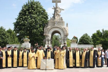 Praznicul Înălţării Domnului şi Ziua Eroilor în Arhiepiscopia Dunării de Jos – fotografia 57