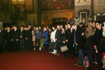 Întâlnire cu elevii merituoşi din Arhiepiscopia Dunării de Jos – fotografia 3