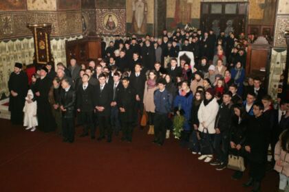 Întâlnire cu elevii merituoşi din Arhiepiscopia Dunării de Jos – fotografia 4