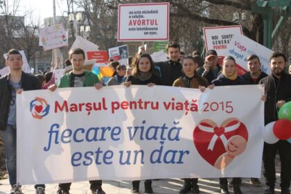 „Fiecare viaţă este un dar“ – Marşul pentru Viaţă în Arhiepiscopia Dunării de Jos – fotografia 1