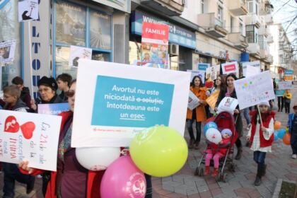 „Fiecare viaţă este un dar“ – Marşul pentru Viaţă în Arhiepiscopia Dunării de Jos – fotografia 6