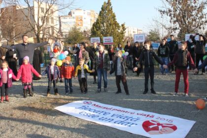 „Fiecare viaţă este un dar“ – Marşul pentru Viaţă în Arhiepiscopia Dunării de Jos – fotografia 22
