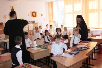 Deschiderea noului an şcolar la Seminarul Teologic „Sfântul Apostol Andrei“ din Galaţi – fotografia 39