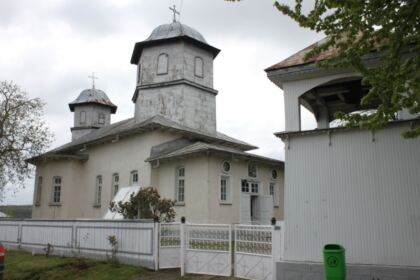 Slujbe pentru sănătate, investigaţii medicale şi daruri pentru copii şi vârstnici – fotografia 1