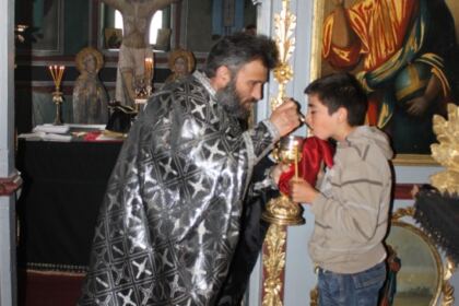 Slujbe pentru sănătate, investigaţii medicale şi daruri pentru copii şi vârstnici – fotografia 3