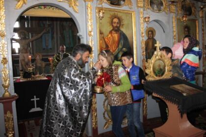 Slujbe pentru sănătate, investigaţii medicale şi daruri pentru copii şi vârstnici – fotografia 4