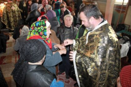 Slujbe pentru sănătate, investigaţii medicale şi daruri pentru copii şi vârstnici – fotografia 7