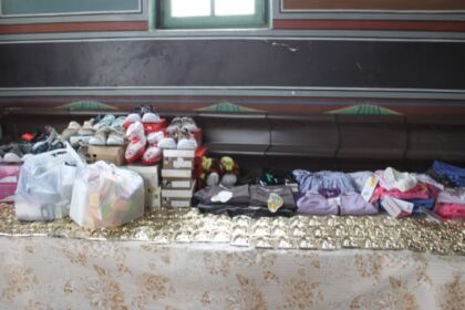 Slujbe pentru sănătate, investigaţii medicale şi daruri pentru copii şi vârstnici – fotografia 12