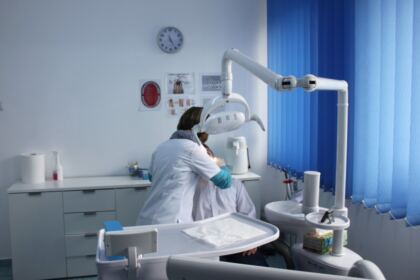 Slujbe pentru sănătate, investigaţii medicale şi daruri pentru copii şi vârstnici – fotografia 20
