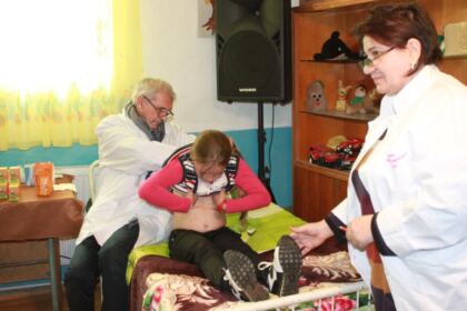 Slujbe pentru sănătate, investigaţii medicale şi daruri pentru copii şi vârstnici – fotografia 25