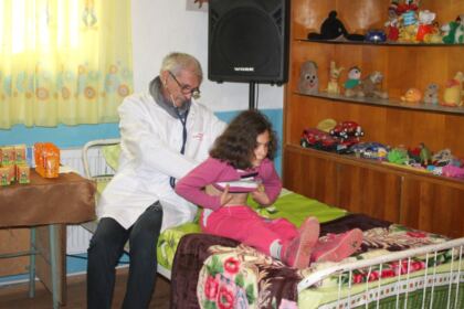 Slujbe pentru sănătate, investigaţii medicale şi daruri pentru copii şi vârstnici – fotografia 27