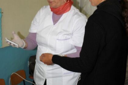 Slujbe pentru sănătate, investigaţii medicale şi daruri pentru copii şi vârstnici – fotografia 31