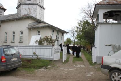 Slujbe pentru sănătate, investigaţii medicale şi daruri pentru copii şi vârstnici – fotografia 37