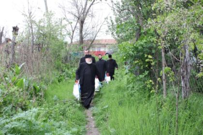 Slujbe pentru sănătate, investigaţii medicale şi daruri pentru copii şi vârstnici – fotografia 41