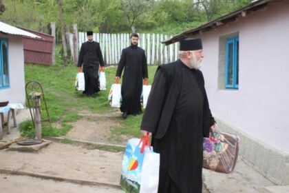 Slujbe pentru sănătate, investigaţii medicale şi daruri pentru copii şi vârstnici – fotografia 43