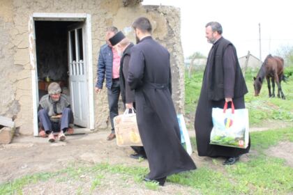 Slujbe pentru sănătate, investigaţii medicale şi daruri pentru copii şi vârstnici – fotografia 56