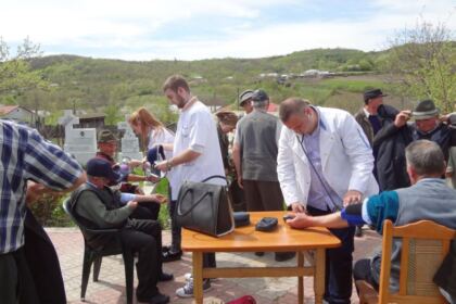 Slujiri misionare şi caravane medicale în Arhiepiscopia Dunării de Jos – fotografia 6