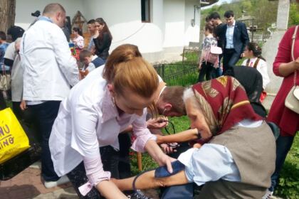 Slujiri misionare şi caravane medicale în Arhiepiscopia Dunării de Jos – fotografia 8