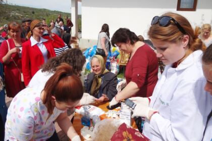 Slujiri misionare şi caravane medicale în Arhiepiscopia Dunării de Jos – fotografia 9