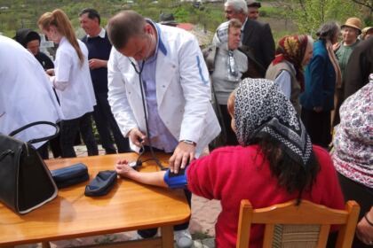 Slujiri misionare şi caravane medicale în Arhiepiscopia Dunării de Jos – fotografia 11