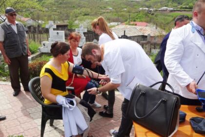 Slujiri misionare şi caravane medicale în Arhiepiscopia Dunării de Jos – fotografia 12