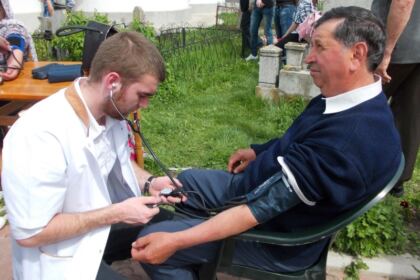 Slujiri misionare şi caravane medicale în Arhiepiscopia Dunării de Jos – fotografia 17