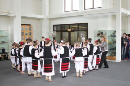 Programe culturale în cadrul săptămânii „Şcoala Altfel“ în cadrul Muzeului Istoriei, Culturii şi Spiritualităţii Creştine de la Dunărea de Jos – fotografia 10