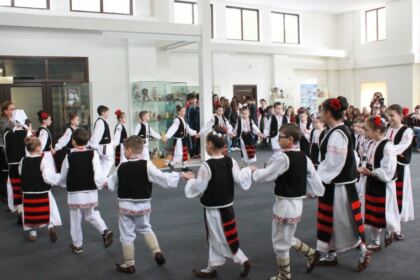 Programe culturale în cadrul săptămânii „Şcoala Altfel“ în cadrul Muzeului Istoriei, Culturii şi Spiritualităţii Creştine de la Dunărea de Jos – fotografia 14