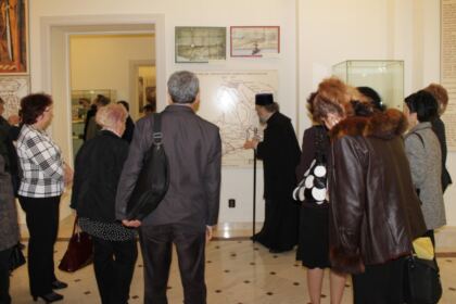 Elevii olimpici la istorie şi profesorii lor au vizitat Muzeul Istoriei, Culturii şi Spiritualităţii Creştine de la Dunărea de Jos – fotografia 5