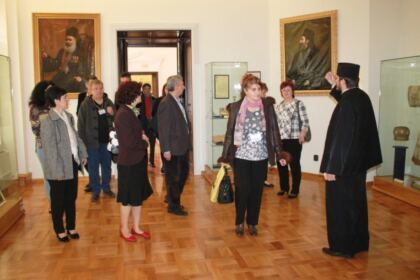 Elevii olimpici la istorie şi profesorii lor au vizitat Muzeul Istoriei, Culturii şi Spiritualităţii Creştine de la Dunărea de Jos – fotografia 8