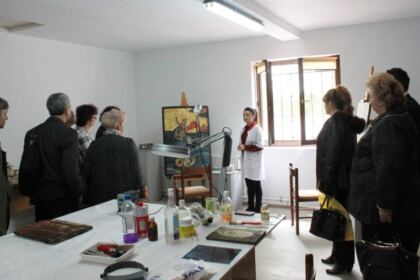 Elevii olimpici la istorie şi profesorii lor au vizitat Muzeul Istoriei, Culturii şi Spiritualităţii Creştine de la Dunărea de Jos – fotografia 14