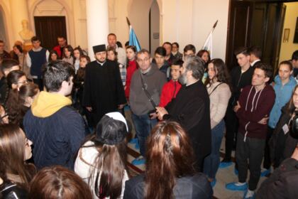Elevii olimpici la istorie şi profesorii lor au vizitat Muzeul Istoriei, Culturii şi Spiritualităţii Creştine de la Dunărea de Jos – fotografia 19