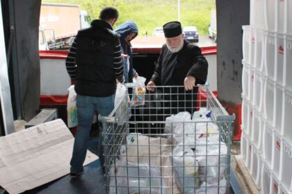 „Să ne înnoim de Sfintele Paşti“ – program social-filantropic desfăşurat în Arhiepiscopia Dunării de Jos – fotografia 4