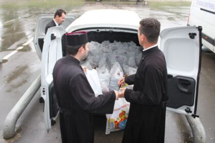 „Să ne înnoim de Sfintele Paşti“ – program social-filantropic desfăşurat în Arhiepiscopia Dunării de Jos – fotografia 11
