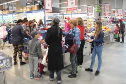 „Să ne înnoim de Sfintele Paşti“ – program social-filantropic desfăşurat în Arhiepiscopia Dunării de Jos – fotografia 7