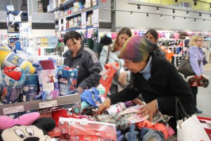 „Să ne înnoim de Sfintele Paşti“ – program social-filantropic desfăşurat în Arhiepiscopia Dunării de Jos – fotografia 9