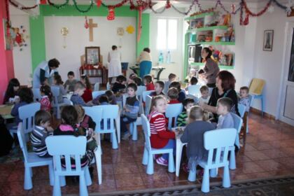 Serbare dedicată Sfântului Ierarh Nicolae la Grădiniţa „Familia“ din Brăila – fotografia 9