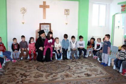 Serbare dedicată Sfântului Ierarh Nicolae la Grădiniţa „Familia“ din Brăila – fotografia 16
