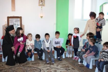 Serbare dedicată Sfântului Ierarh Nicolae la Grădiniţa „Familia“ din Brăila – fotografia 18
