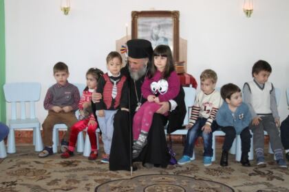 Serbare dedicată Sfântului Ierarh Nicolae la Grădiniţa „Familia“ din Brăila – fotografia 19